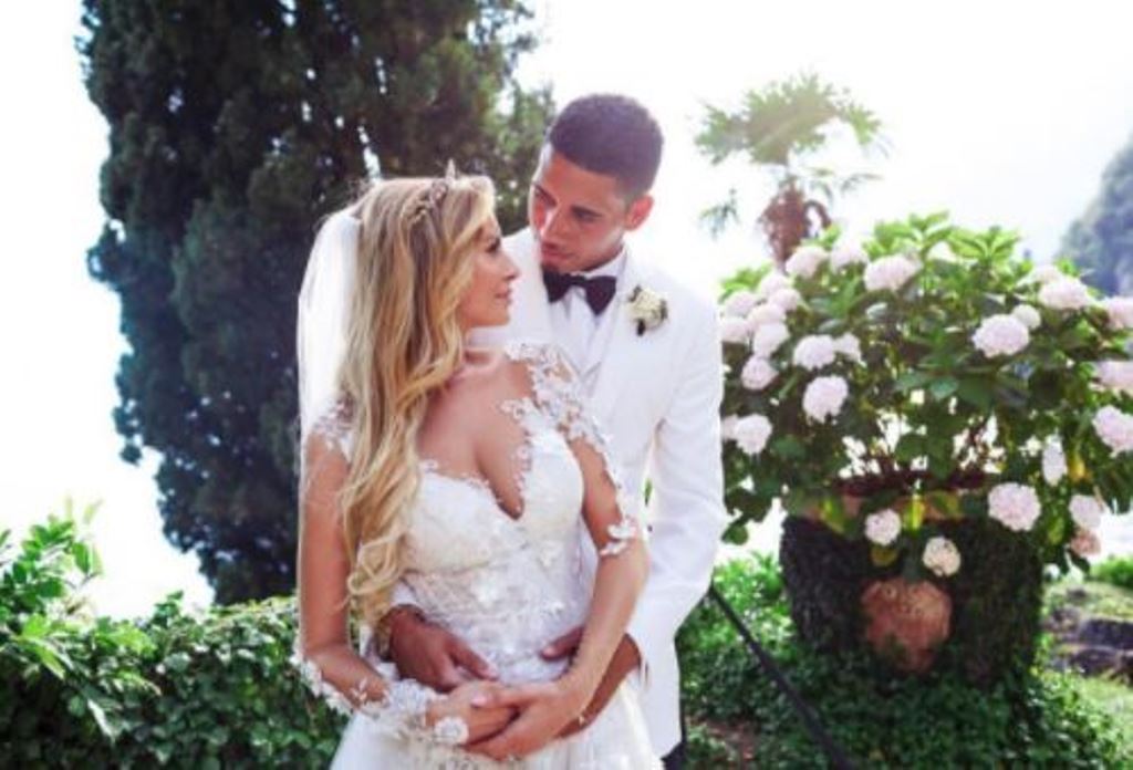 Smalling hạnh phúc bên cô vợ mới cưới.