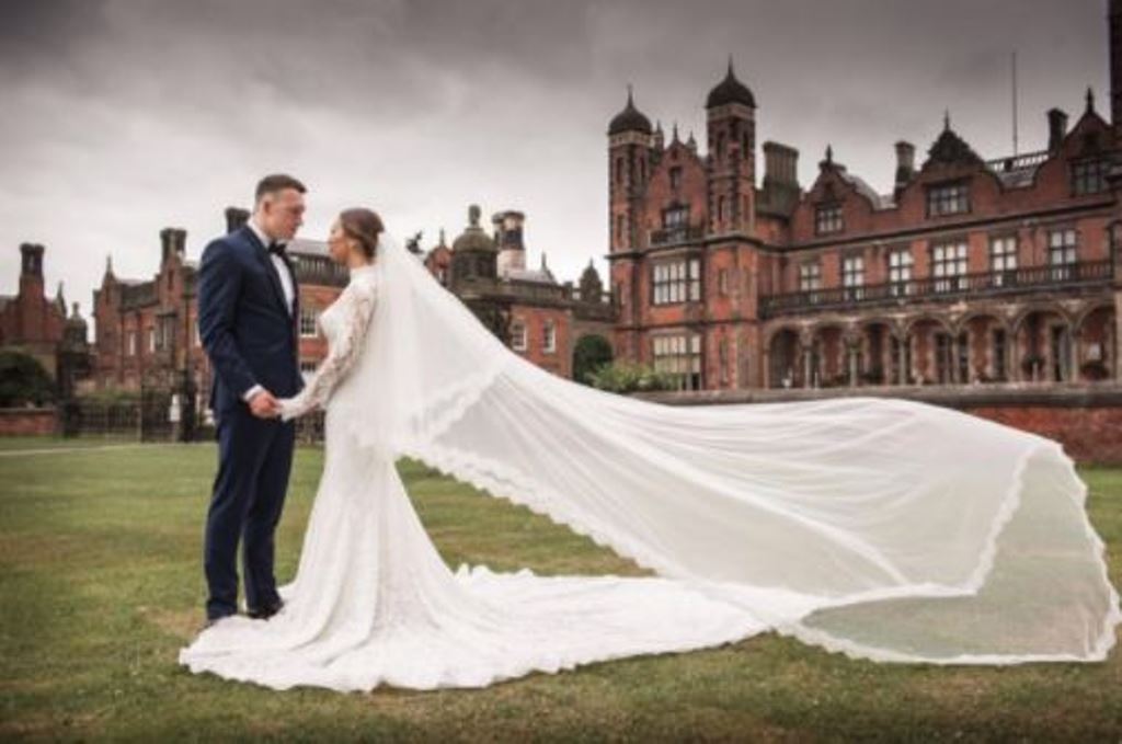 Phil Jones cũng vừa kết hôn.