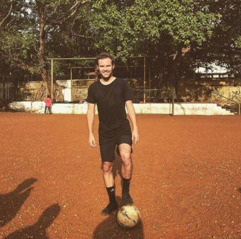 Mata tranh thủ kì nghỉ Hè cho các hoạt động từ thiện.