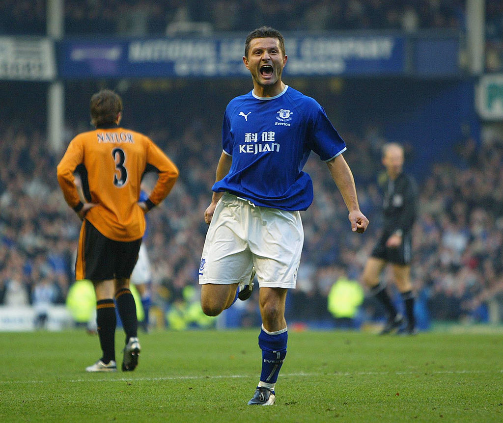 Tomasz Radzinski: 43 tuổi, thi đấu cho North York Rockets (1990-1993), St. Catharines Wolves (1994), Germinal Ekeren (1994-1998), Anderlecht (1998-2001), Everton (2001-2004), Fulham (2004-2007), Skoda Xanthi (2007-2008), Lierse (2008-2012), Waasland-Beveren (2012)