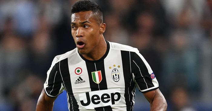 Không dễ để Chelsea có được Alex Sandro.
