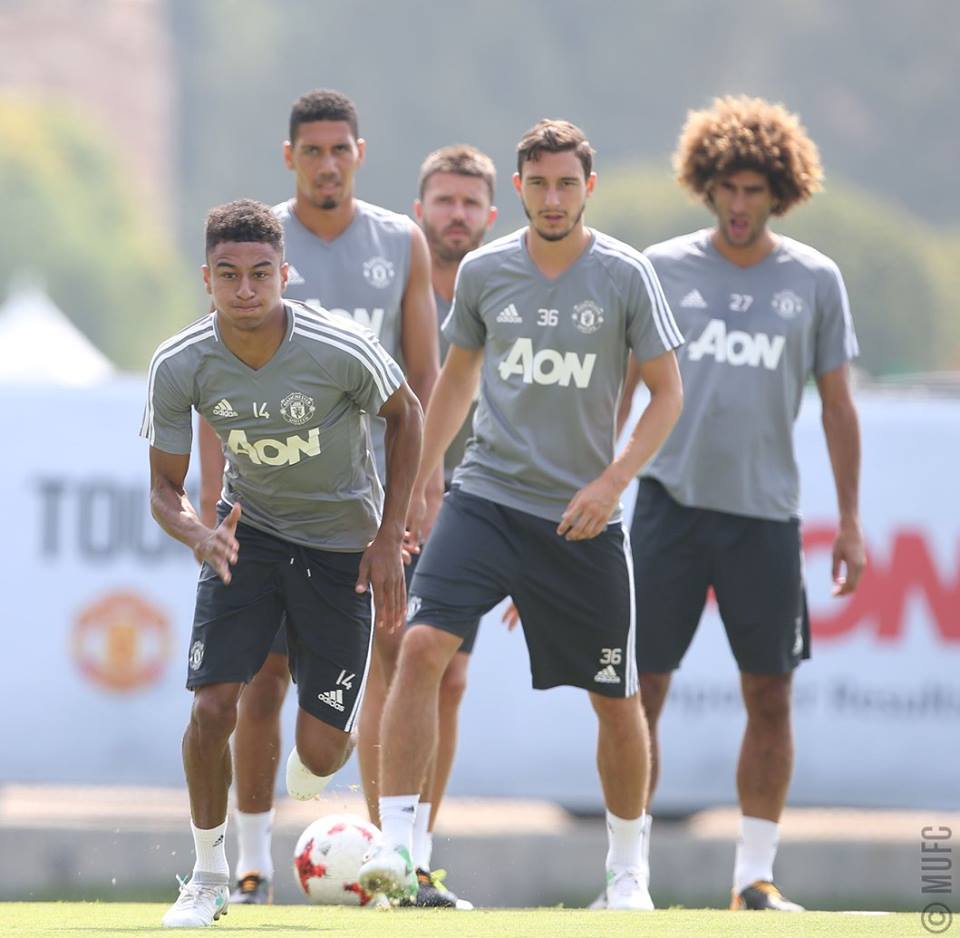 Lingard và Darmian phải nỗ lực để có suất chính thức.