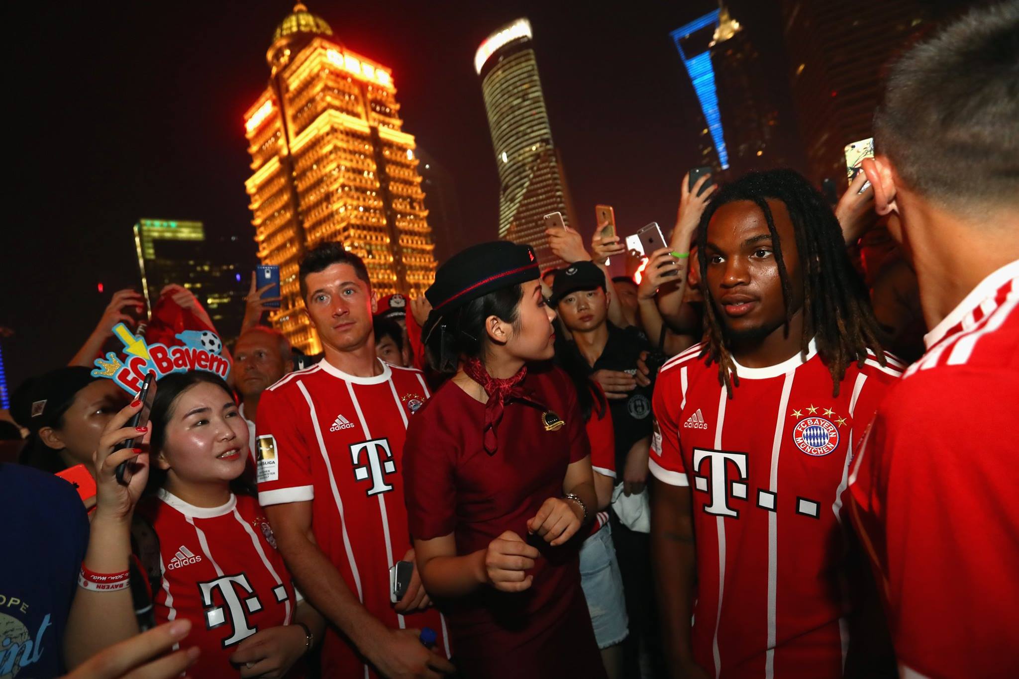 Renato Sanches vẫn hạnh phúc trước tin đồn phải ra đi.