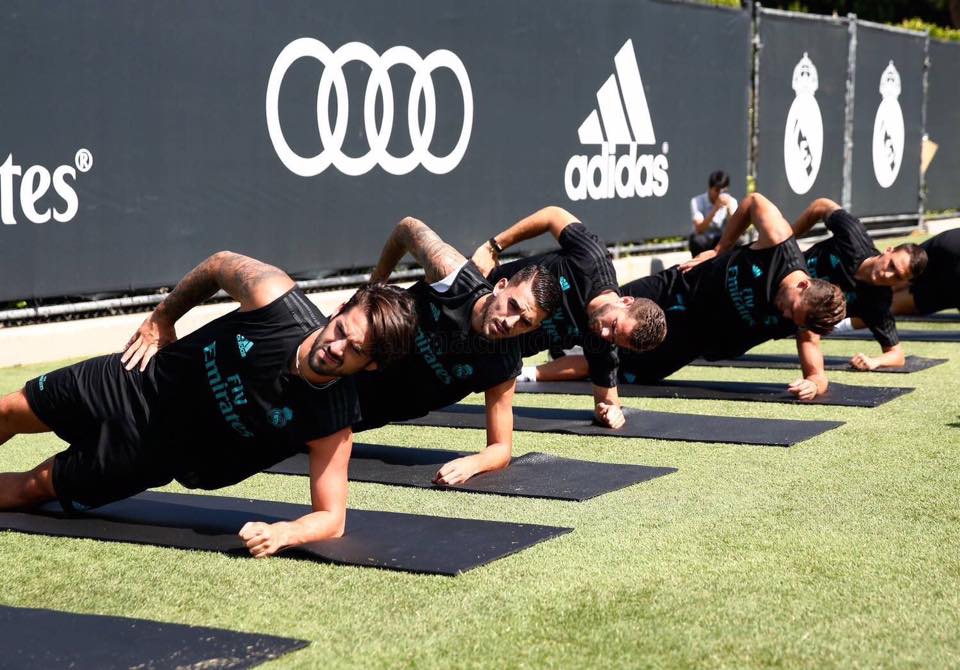 Các cầu thủ Real đều nghiêm túc tập luyện.