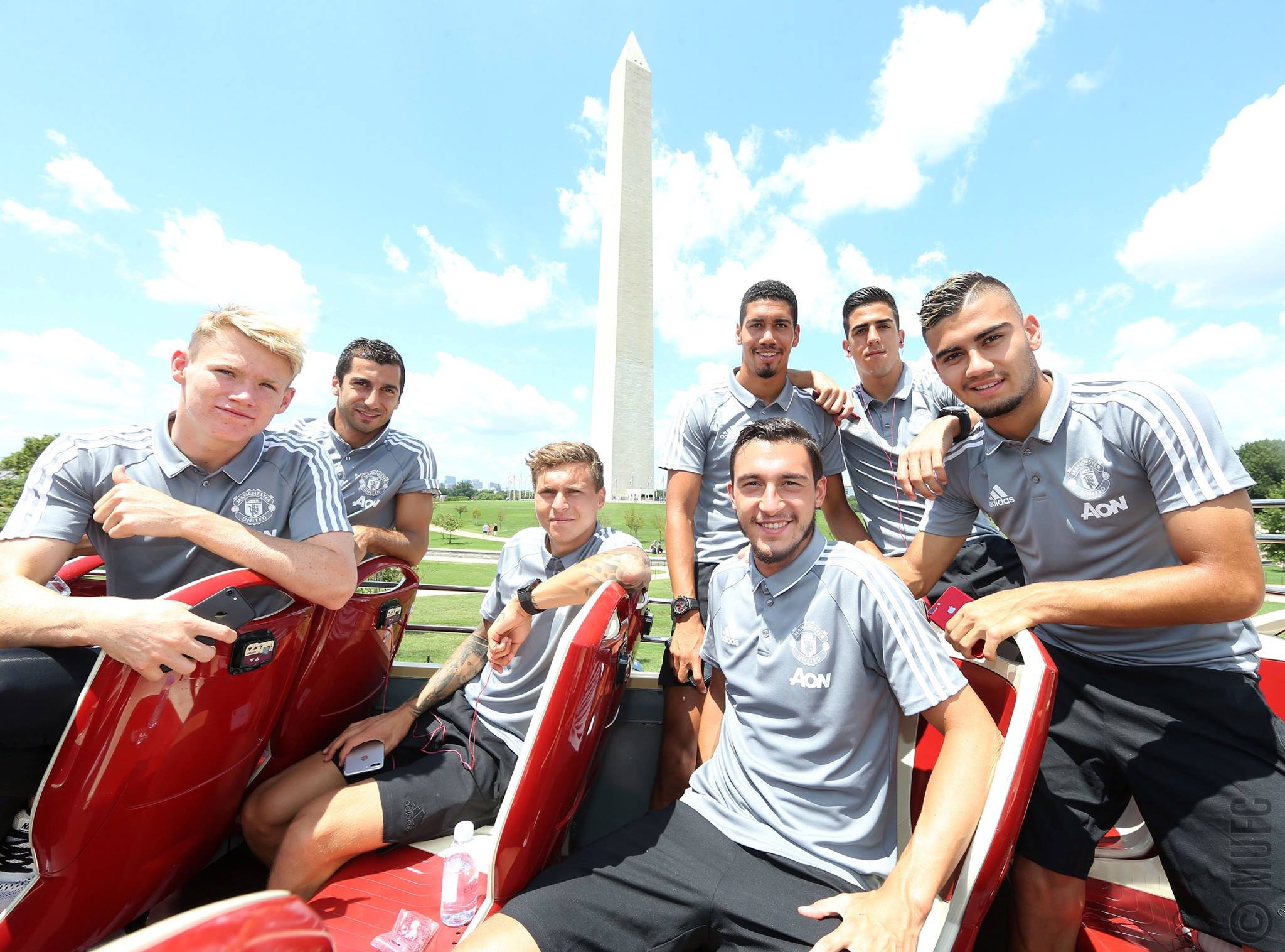 Dàn sao Man Utd thư giãn sau các buổi tập nặng.