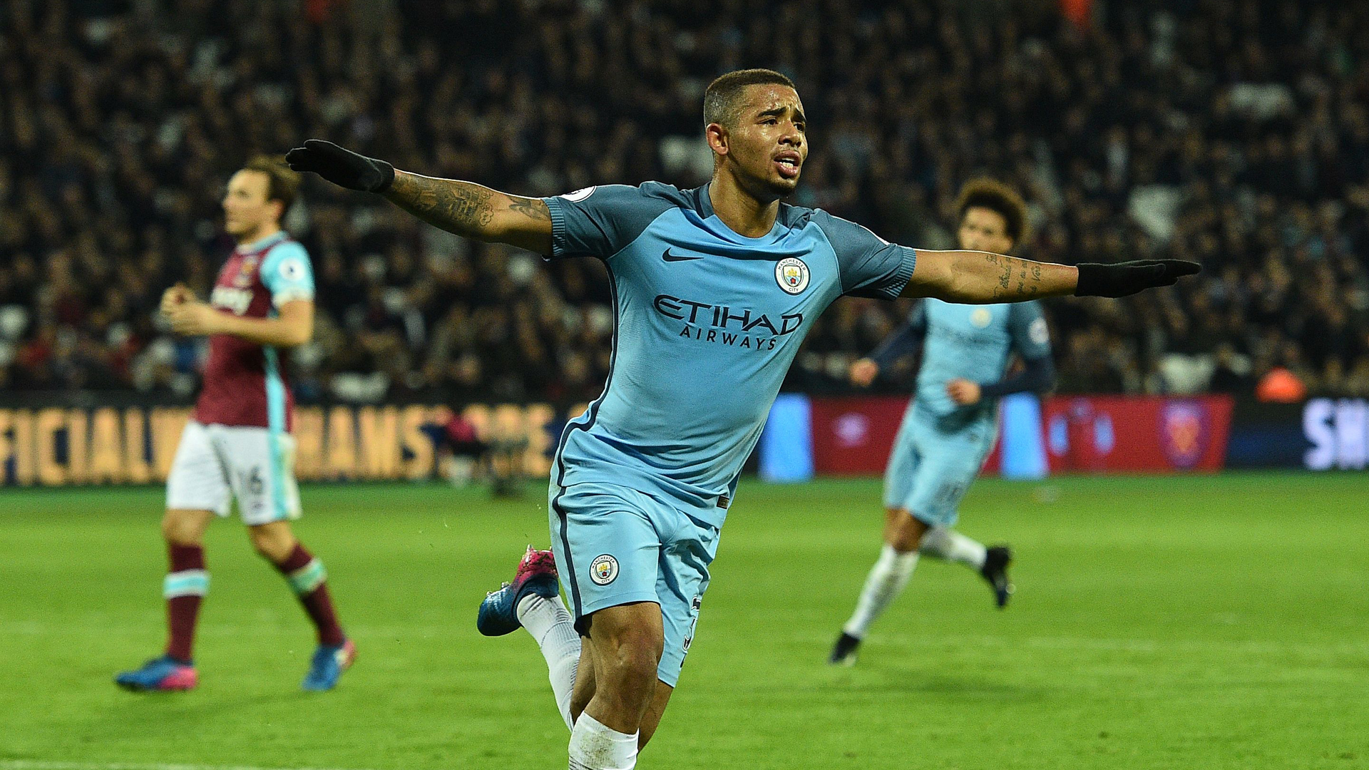 Hàng công Man City có phá được bê-tông?