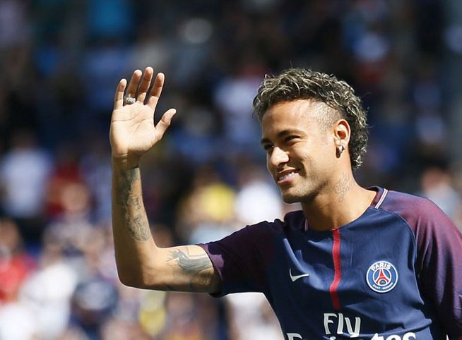 Neymar nâng tầm PSG.