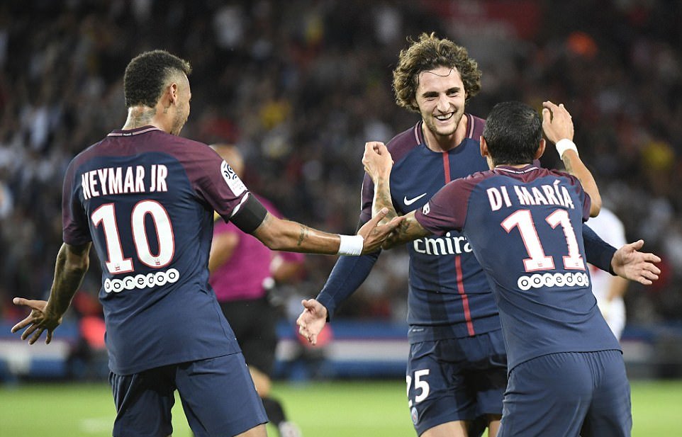Phút 35, Neymar đóng vai trò kiến tạo, để Rabiot có thêm pha dứt điểm hiểm hóc từ ngoài vòng cấm, nâng tỉ số trận đấu lên 2-1 cho PSG.