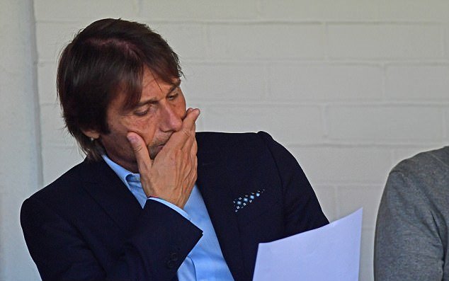 HLV Conte đến sân xem Hazard thể hiện trước U23 Everton.