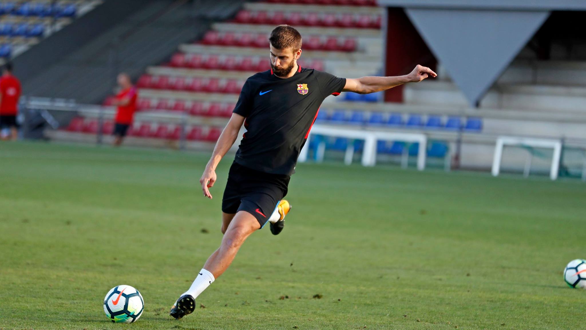 Pique cần trở lại với phong độ cao nhất.