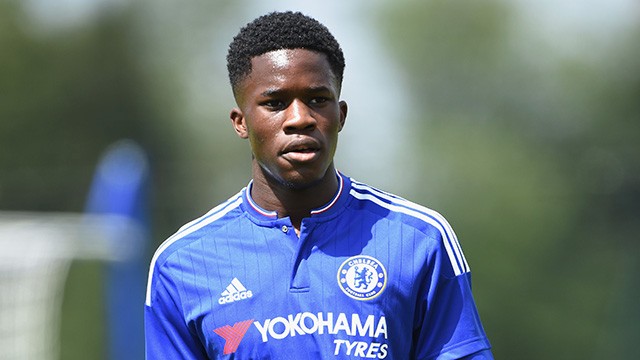 Colley đã có bàn phản lưới nhà giúp Everton dẫn 1-0.