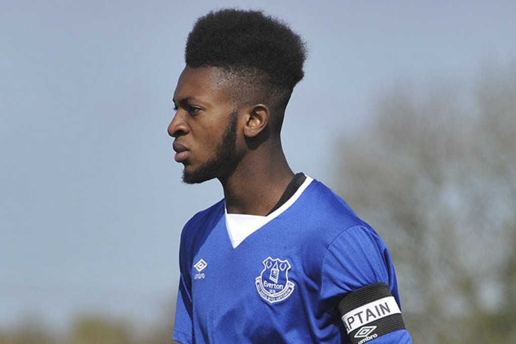 Baningime nâng tỉ số lên 2-0 cho Everton.