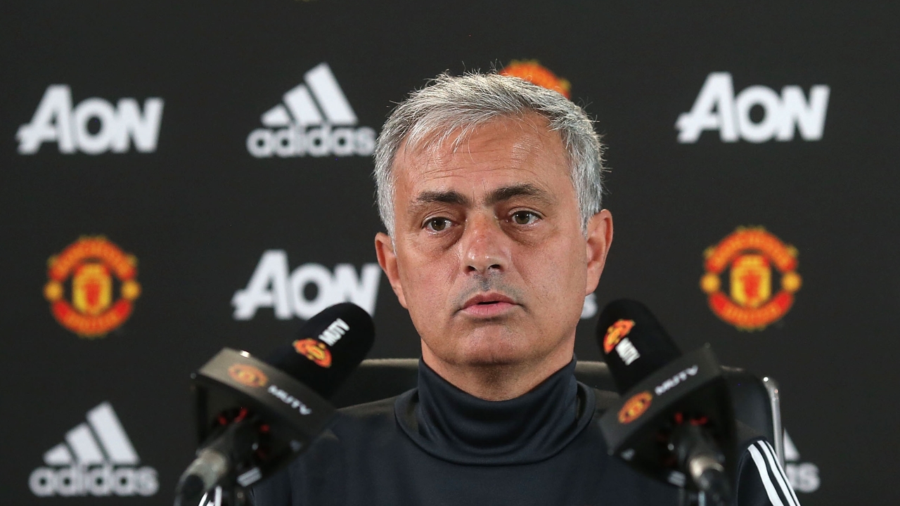 Mourinho phản đối việc đóng cửa TTCN sớm.