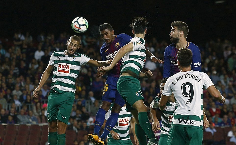 Paulinho hay, nhưng Pique lại đang sa sút.