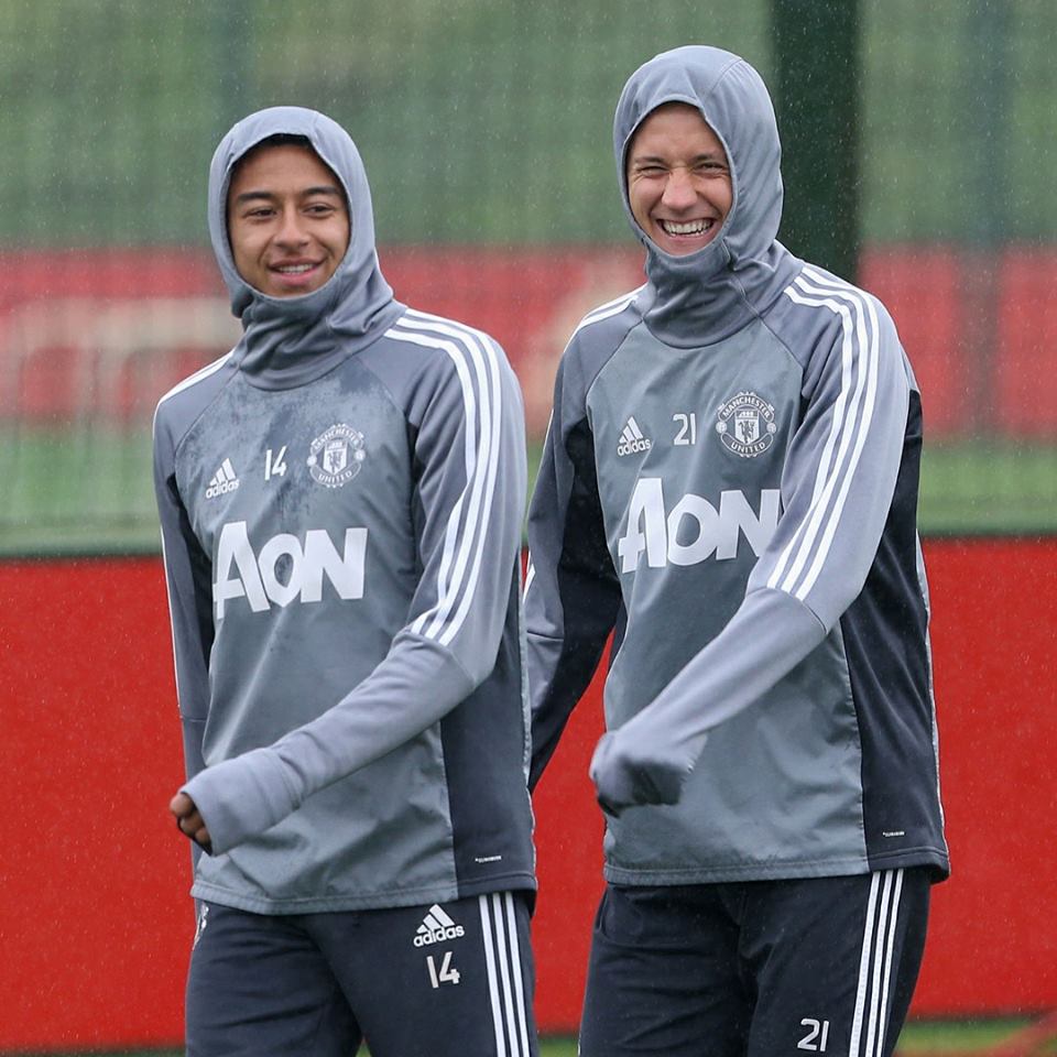 Ander Herrera xứng danh 'Hoa hậu thân thiện' của Man Utd.