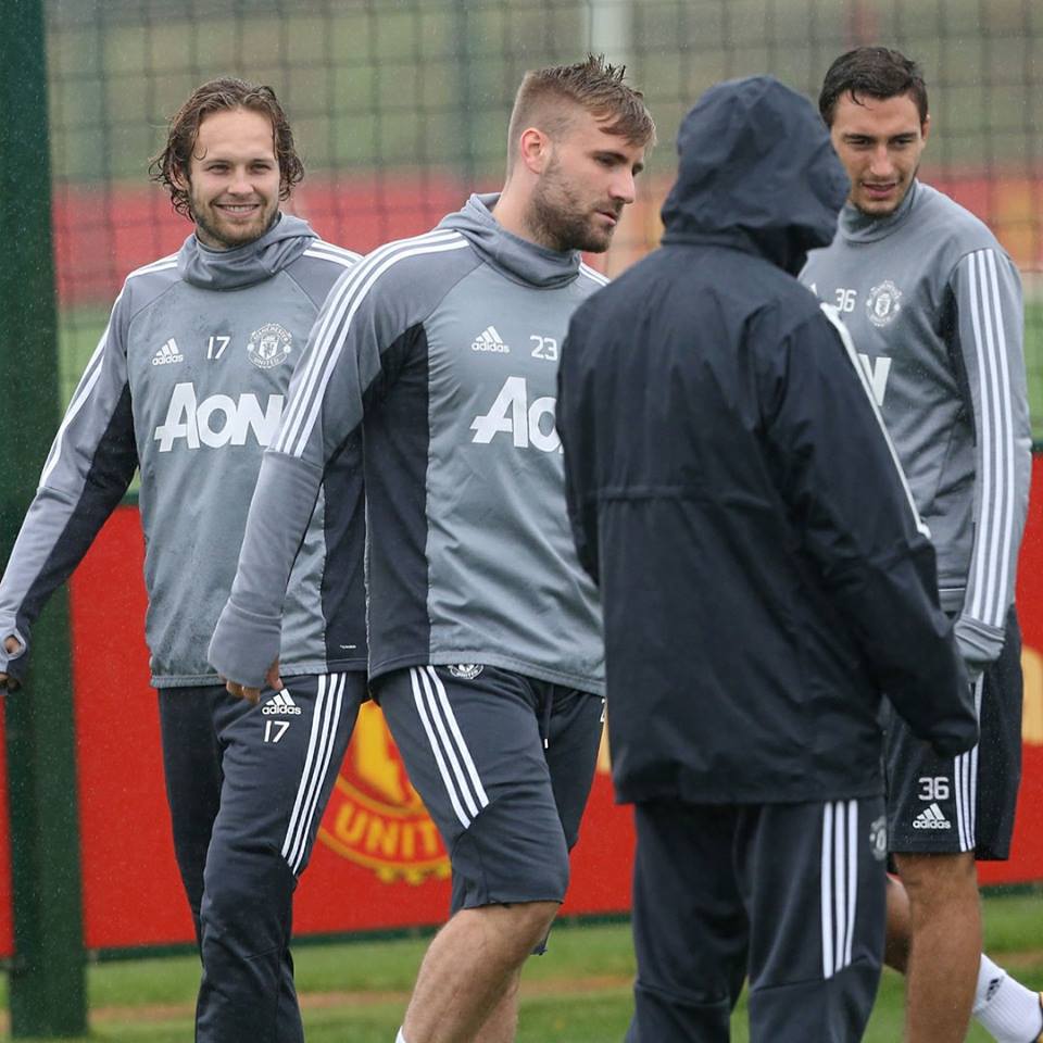 Luke Shaw trở lại rất đúng lúc.