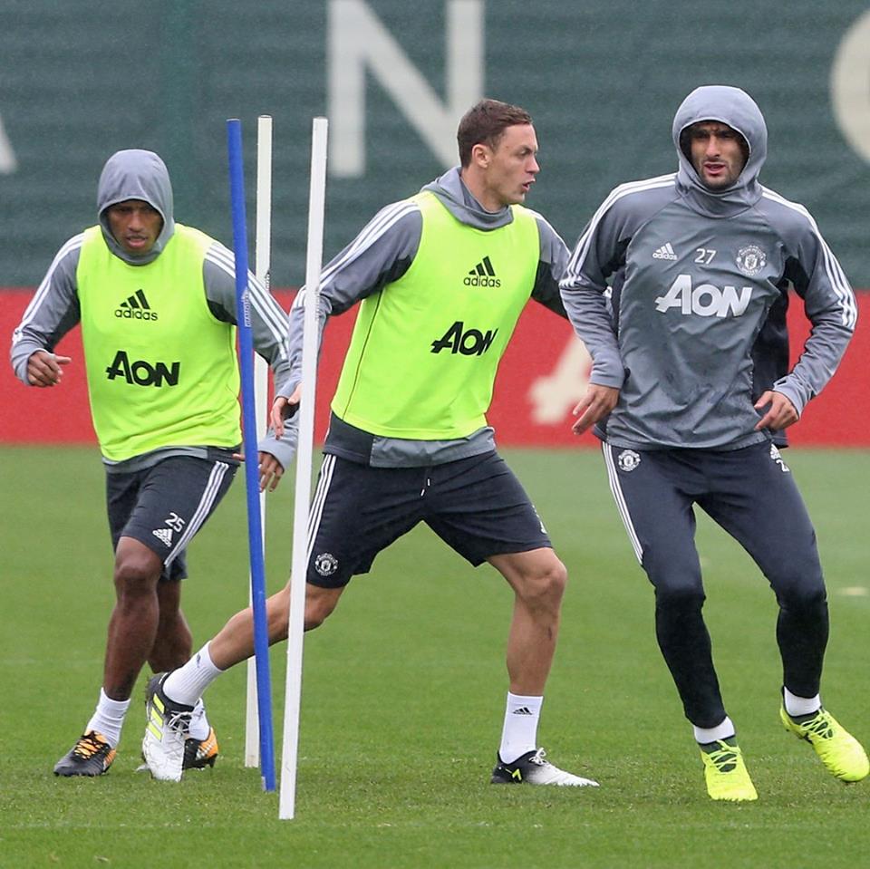 Hàng tiền vệ Man Utd đầy sức chiến đấu dù vắng Paul Pogba.