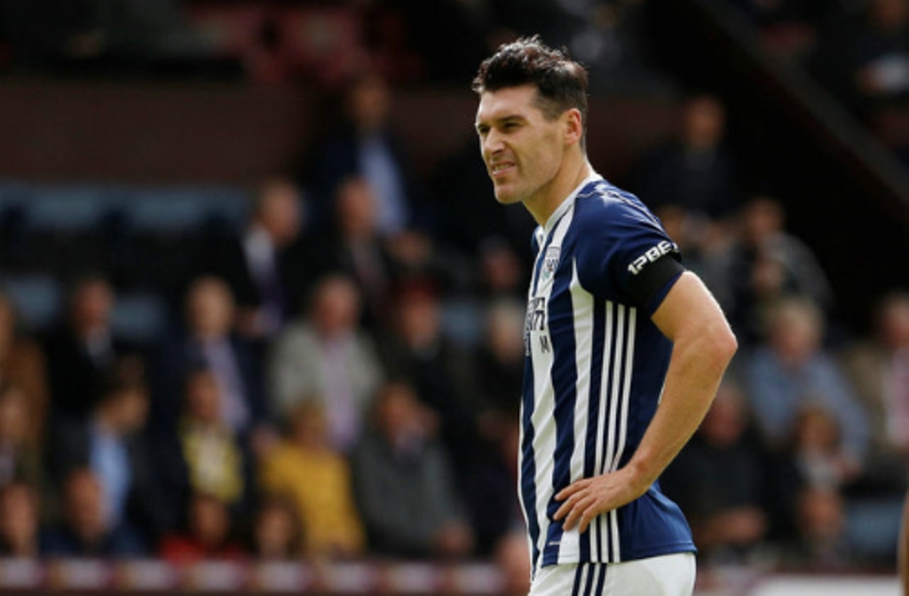 HLV Wenger thừa nhận Arsenal không thể mua Barry vì thiếu tiền.