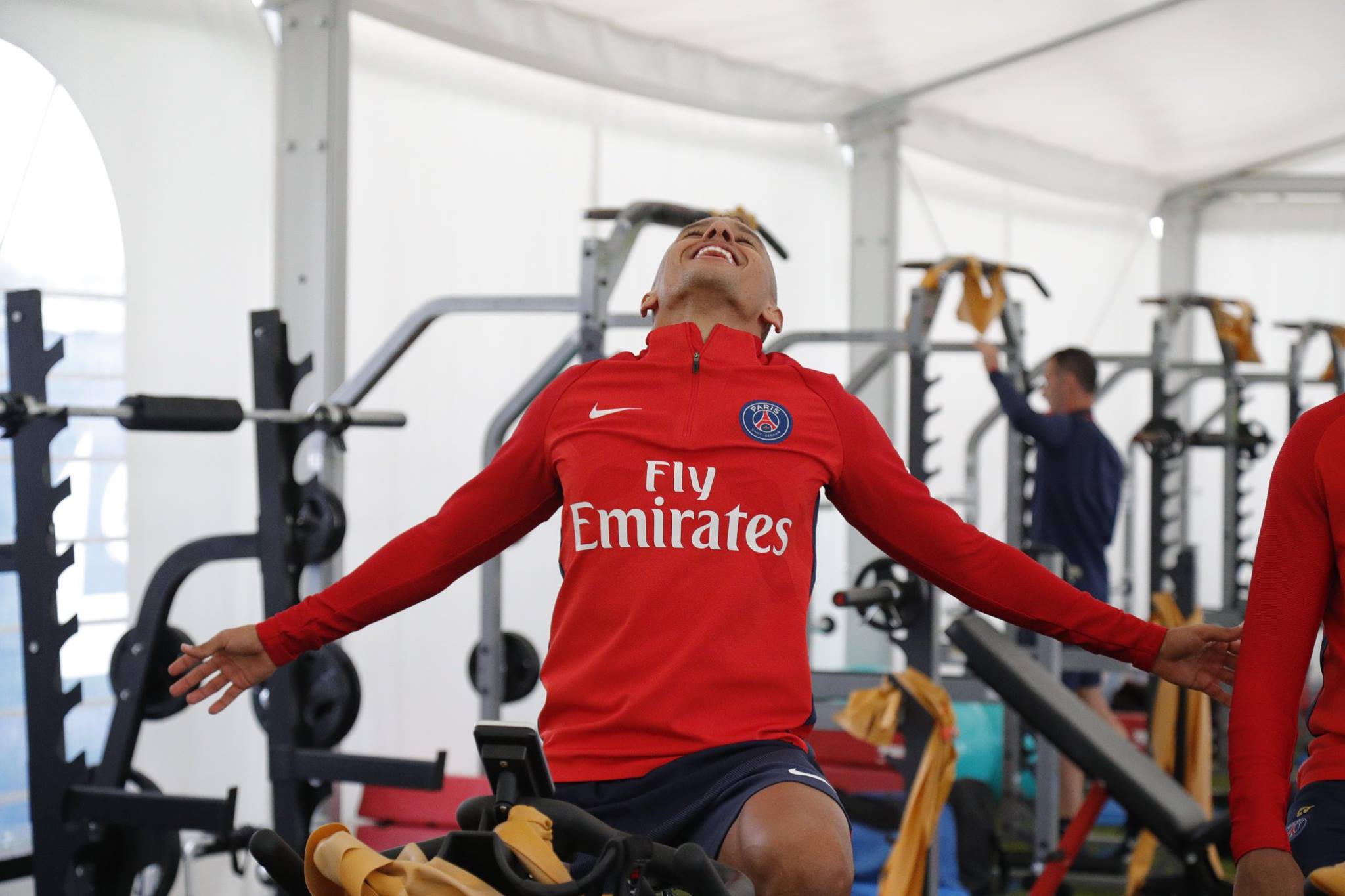 Nụ cười đầy thoải mái.