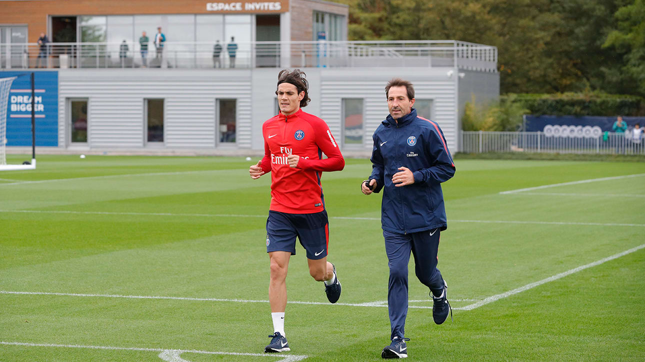 Cavani không hề bị lu mờ khi Neymar và Mbappe xuất hiện.