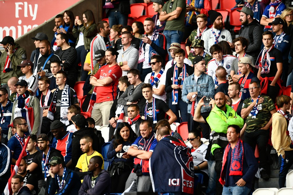 NHM PSG đến xem rất đông.