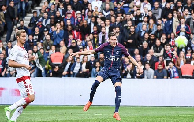 Draxler có siêu phẩm trước khi hiệp 1 khép lại.