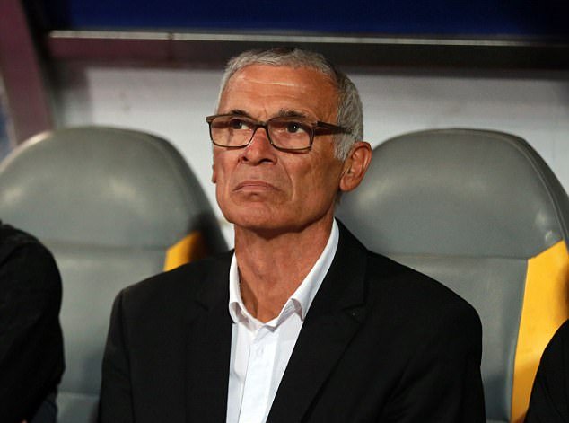 HLV Hector Cuper cho biết ông đã phải uống thuốc cao huyết áp trong trận đấu này.