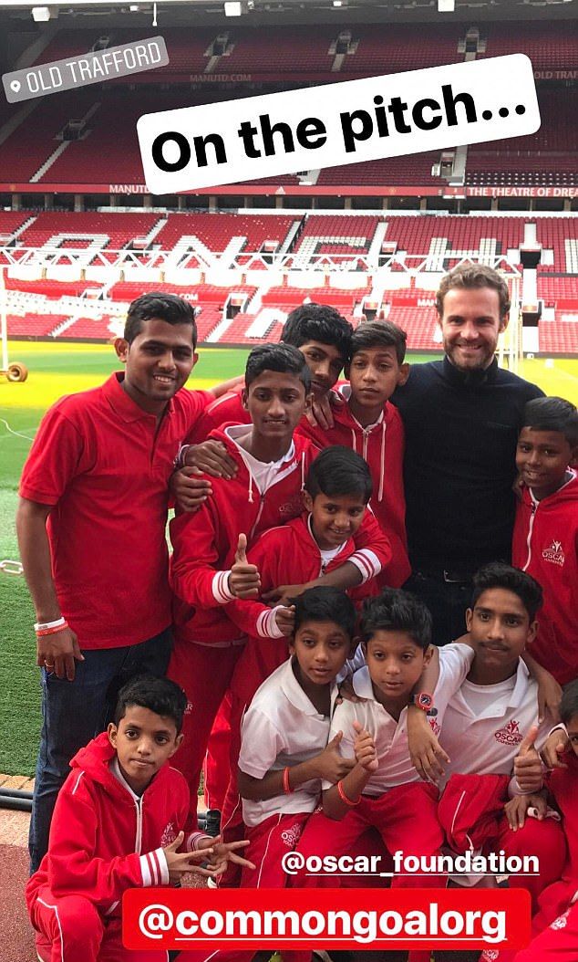Juan Mata tích cực làm từ thiện trước trận đại chiến - Bóng Đá
