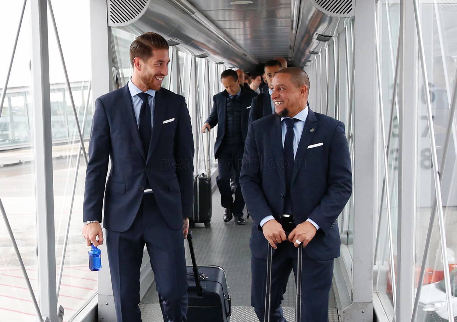 Ramos cùng huyền thoại Roberto Carlos.