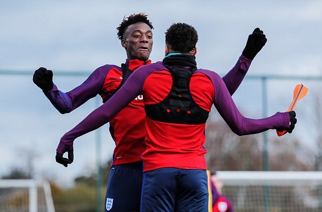 Abraham và Lingard rất thân thiết.