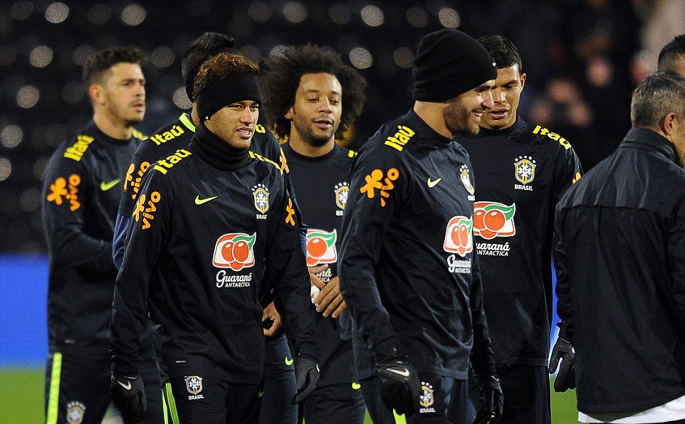 Dàn sao Brazil tỏ ra đầy thoải mai dù sắp đối đầu với tuyển Anh.