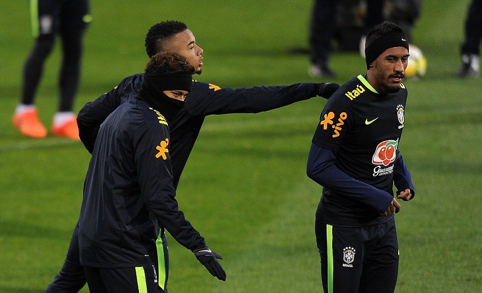 Jesus, Paulinho và Neymar rất thân thiết.