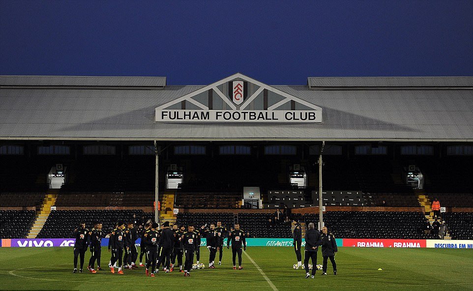 Buổi tập của Brazil tại sân Craven Cottage của Fulham.