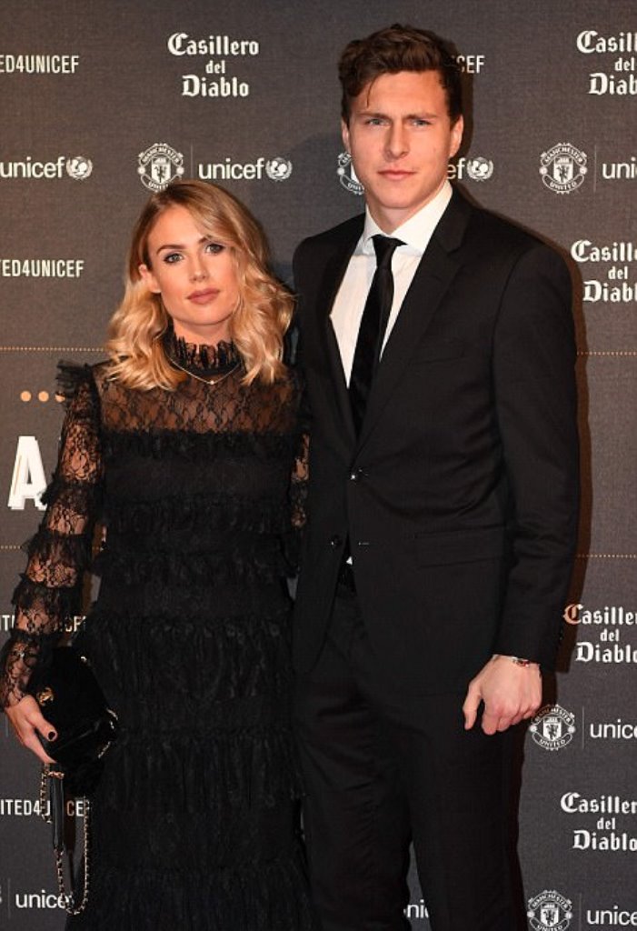 Victor Lindelof và hôn thê Maja Nilsson.