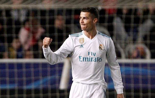 Ở tuổi 32, Ronaldo vừa ghi bàn thắng thứ 100 tại Champions League trong chiến thắng 6-0 trước Real.