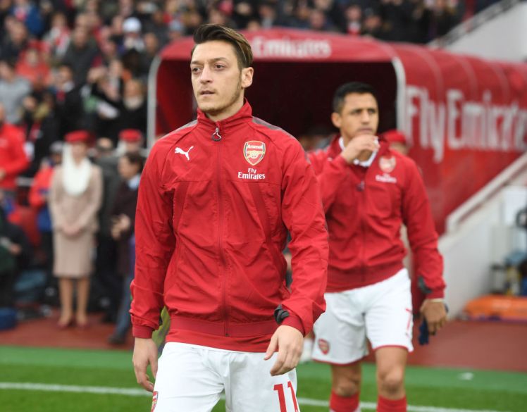 Ozil vắng mặt vì lí do khá khó hiểu.
