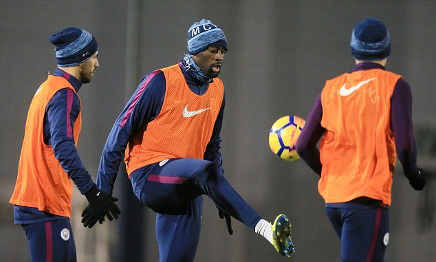 Yaya Toure cho thấy sự nghiêm túc trong buổi tập.