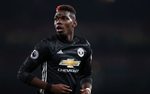 Pogba vắng mặt ở trận derby Manchester vì chiếc thẻ đỏ.