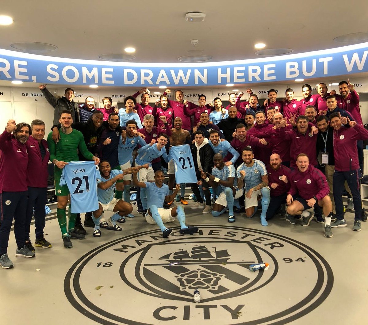 Cầu thủ Man City ủng hộ Silva.