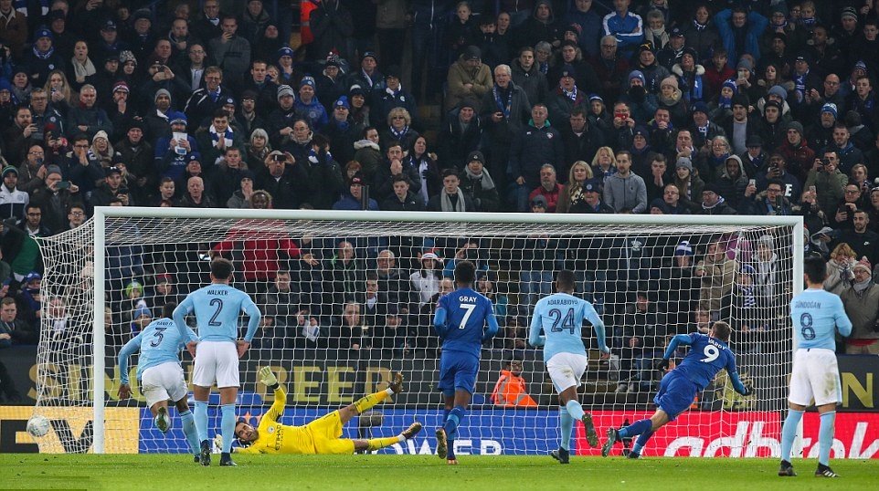 Vắng trụ cột, Man City đã gặp vô vàn khó khăn trước Leicester.