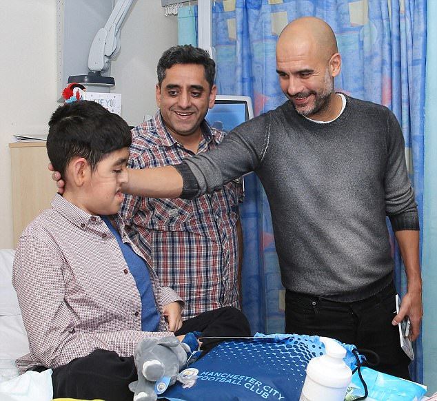 Sự có mặt của thầy trò Pep Guardiola là nguồn độn lực lớn cho những đứa trẻ tại đây.