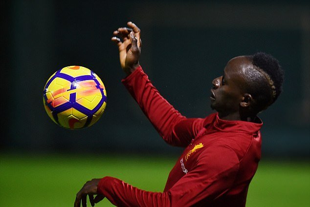 Sadio Mane phải dự bị ở trận gặp Bournemouth và đang nỗ lực có được suất chính thức.