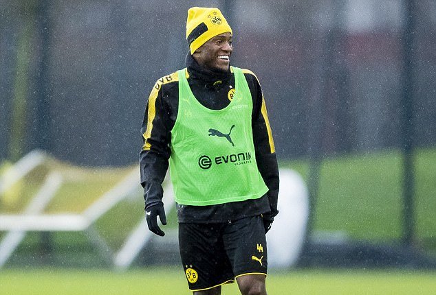 Michy Batshuayi rạng rỡ trong buổi tập đầu tiên cùng Dortmund - Bóng Đá