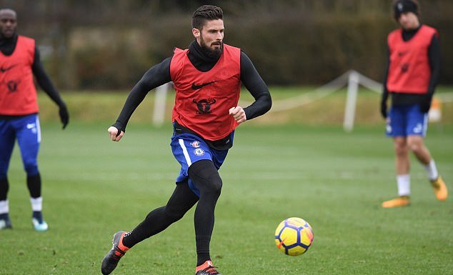 HLV Conte ân cần chỉ bảo tân binh Giroud - Bóng Đá