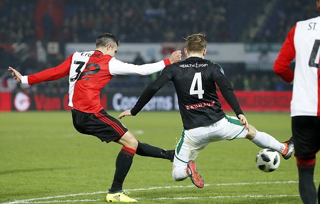 Van Persie ghi bàn đầu tiên trong lần trở lại Feyenoord - Bóng Đá