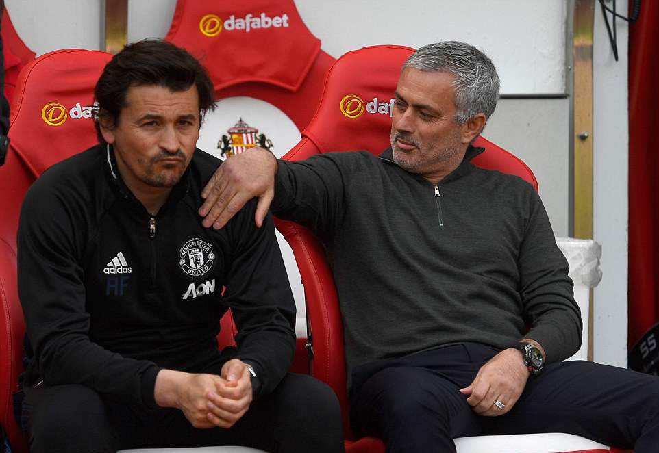 17 năm 'ấm nồng' của Jose Mourinho và 'cánh tay phải' Rui Faria - Bóng Đá