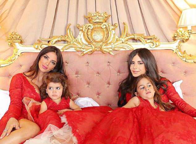 Daniella Semaan là nàng WAGs vô cùng nổi tiếng tại Tây Ban Nha, từng được mệnh danh là 'nữ hoàng WAGs'.