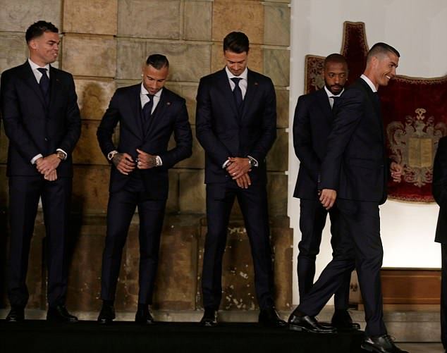 Ronaldo và đồng đội bảnh bao diện kiến tổng thống Bồ Đào Nha - Bóng Đá
