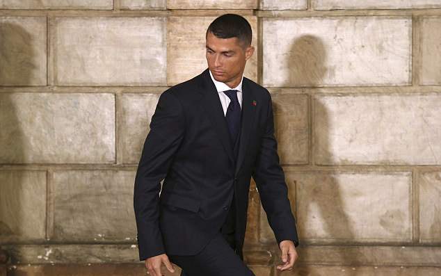 Ronaldo và đồng đội bảnh bao diện kiến tổng thống Bồ Đào Nha - Bóng Đá