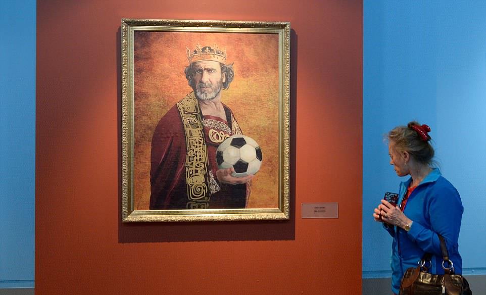 Những hình ảnh cực chất của Sir Alex, Messi, Ronaldo trong trang phục thời chiến - Bóng Đá
